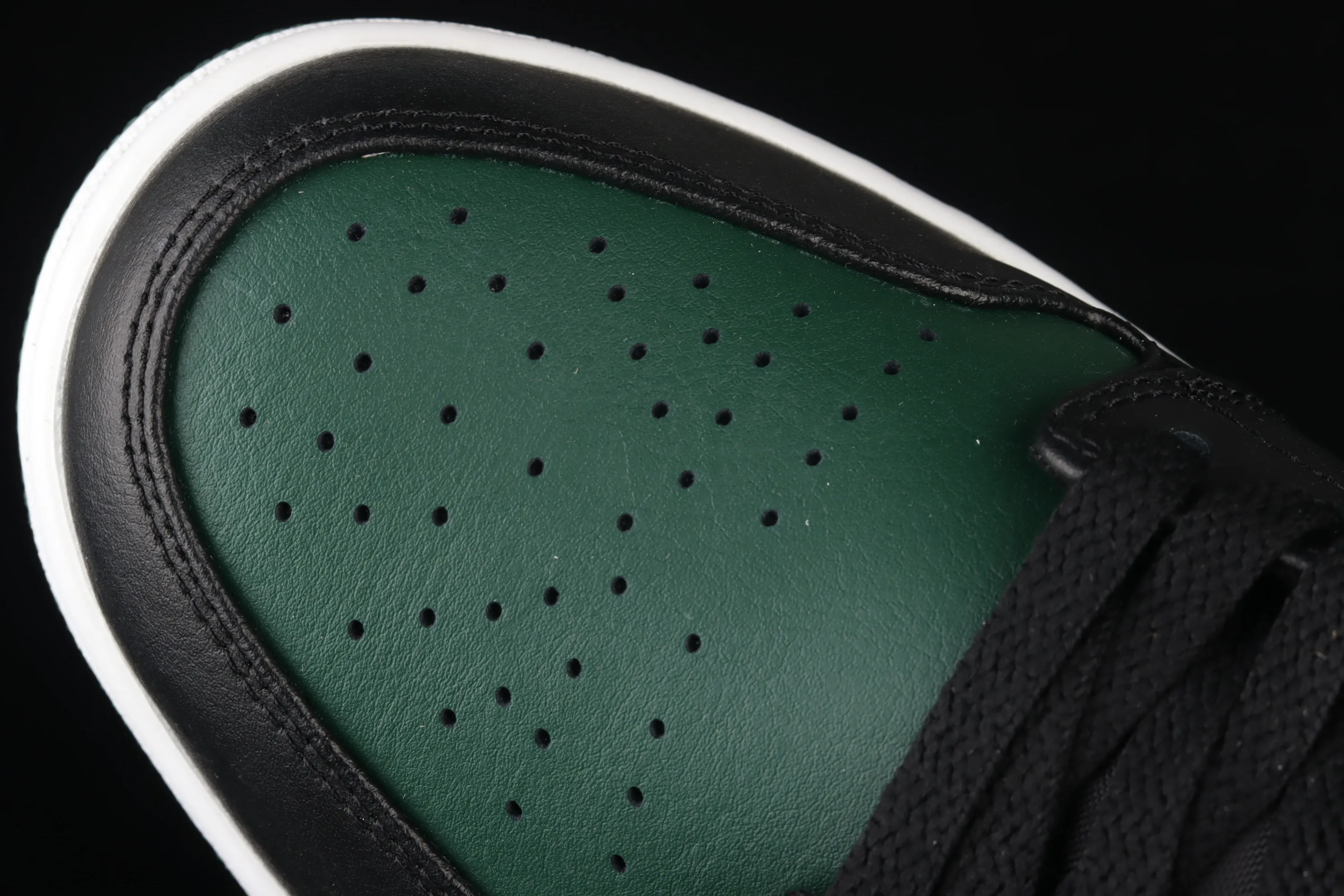 All categories Air Jordan Jordan series basketball shoes Air Jordan 1 Low G version pure original Air Jordan 1 Low AJ1 Joe 1 black and white green low-top cultural basketball shoes 553558-371